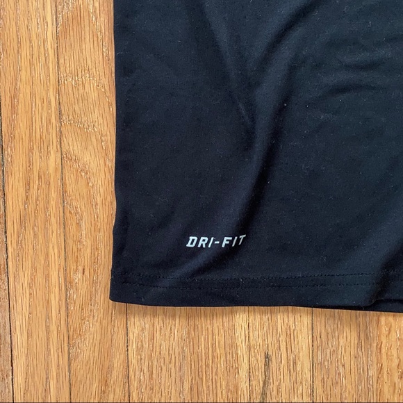 NWOT Men’s black Nike Dri-Fit Top - Picture 2 of 3